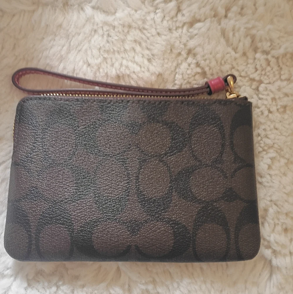 Coach Limited Edition Horse & Sleigh Wristlet NWOT - Picture 5 of 11
